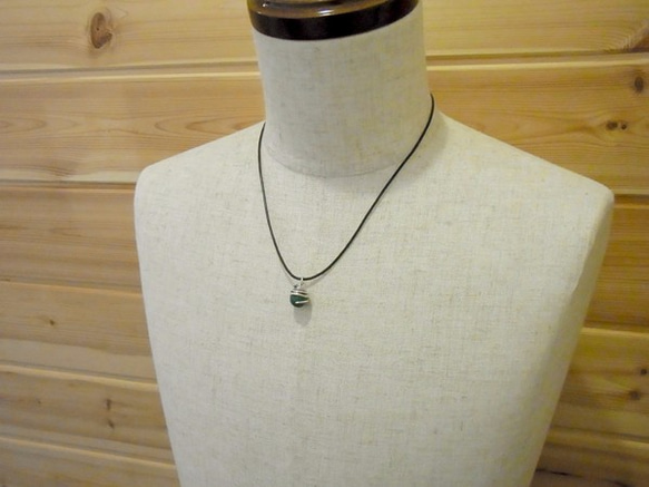 Snake ball pendant malachite leather cord necklace 第6張的照片