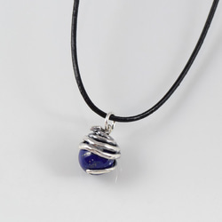Snake ball pendant lapis lazuli leather cord necklace 第2張的照片