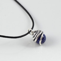 Snake ball pendant lapis lazuli leather cord necklace 第3張的照片