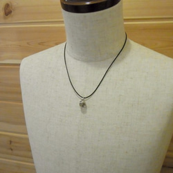 Snake ball pendant gold rutile quartz leather cord necklace 第6張的照片