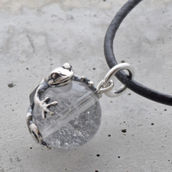 Frog ball pendants Himalayan crystal leather cord necklace 第1張的照片