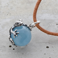 Frog ball pendant aquamarine leather cord necklace 第1張的照片