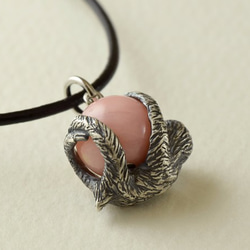 Sloth ball pendant pink opal leather cord necklace 第3張的照片