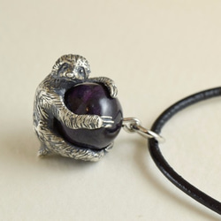 Sloth ball pendant sugilite leather cord necklace 第3張的照片