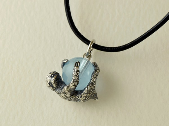 Sloth ball pendant Blue topaz leather cord necklace 第2張的照片