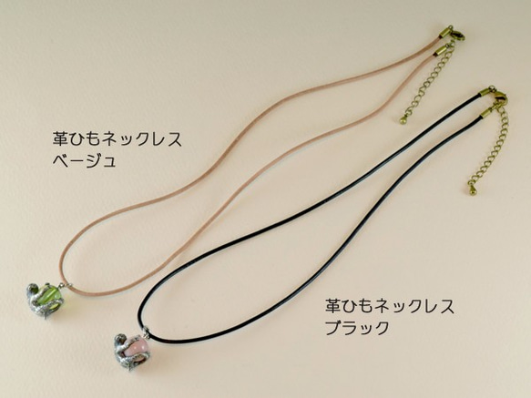 Sloth ball pendant Blue topaz leather cord necklace 第5張的照片