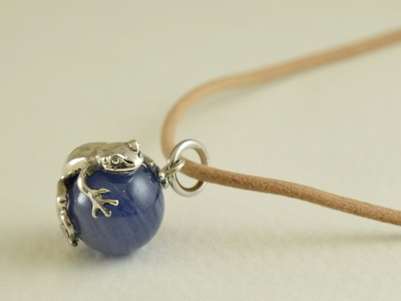 Frog ball pendant tanzanite leather cord necklace 第3張的照片