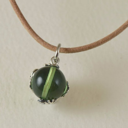 frog ball pendant Green amber leather cord necklace 第3張的照片