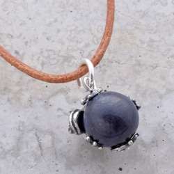 Frog ball pendant sapphire leather cord necklace 第2張的照片
