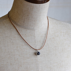 Frog ball pendant sapphire leather cord necklace 第7張的照片