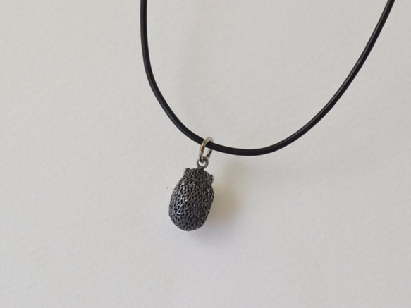 Hedgehog ball pendant blue race leather cord necklace 第3張的照片