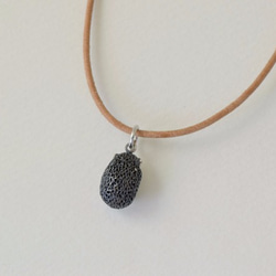 Hedgehog ball pendant sunstone leather cord necklace 第3張的照片