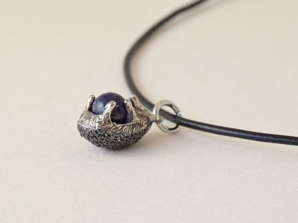 Hedgehog ball pendant Lapislazuli leather cord necklace 第4張的照片