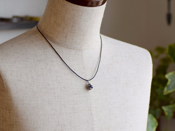 Hedgehog ball pendant Lapislazuli leather cord necklace 第7張的照片