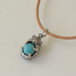 Hedgehog ball pendant turquoise leather cord necklace 第2張的照片