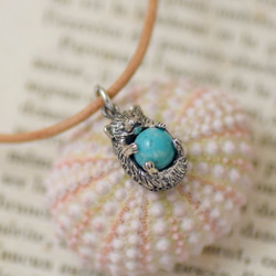 Hedgehog ball pendant turquoise leather cord necklace 第1張的照片