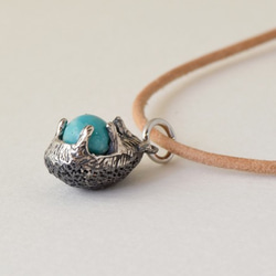 Hedgehog ball pendant turquoise leather cord necklace 第4張的照片