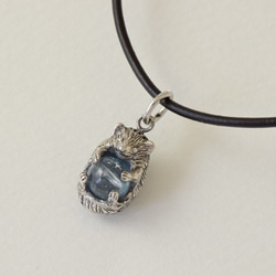 Hedgehog ball pendant blue Topaz leather cord necklace 第2張的照片