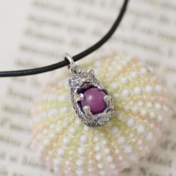 Hedgehog ball pendant ruby leather cord necklace 第1張的照片