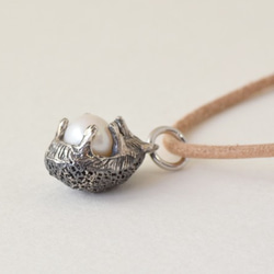 Hedgehog ball pendant freshwater Pearl leather cord necklace 第4張的照片