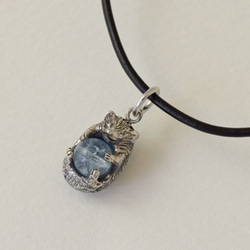 Hedgehog ball pendant Aquamarine leather cord necklace 第2張的照片