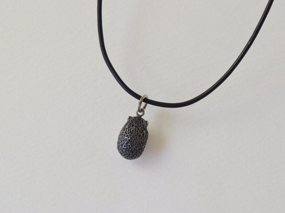 Hedgehog ball pendant Aquamarine leather cord necklace 第3張的照片