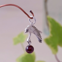 Java sparrow ball pendant garnet leather cord necklace 第1張的照片