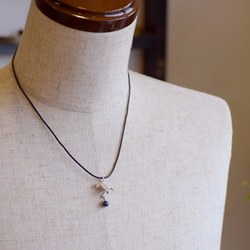 Java sparrow ball pendant Sapphire leather cord necklace 第4張的照片