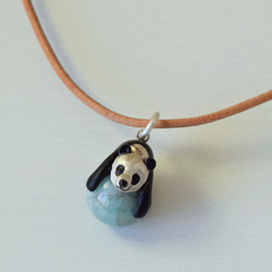 Panda ball pendant Emerald leather cord necklace 第2張的照片