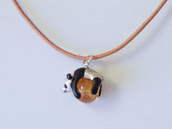 Panda ball pendant Citrine leather cord necklace 第3張的照片