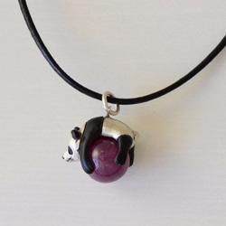 Panda ball pendant Ruby leather cord necklace 第3張的照片
