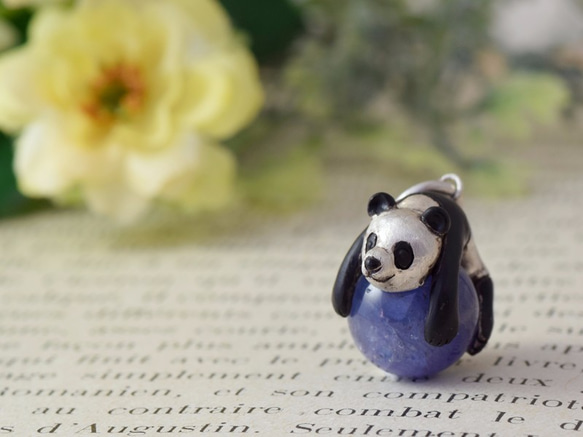 Panda ball pendant Tanzanite leather cord necklace 第1張的照片