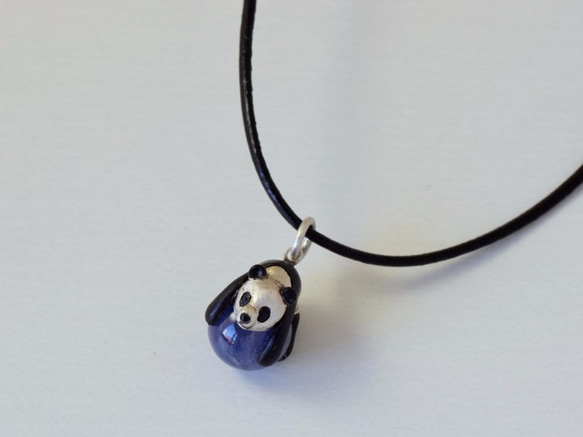 Panda ball pendant Tanzanite leather cord necklace 第2張的照片