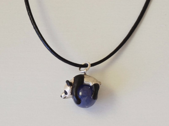 Panda ball pendant Tanzanite leather cord necklace 第3張的照片