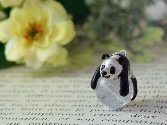 Panda ball pendant Himalayan Crystal leather cord necklace 第1張的照片