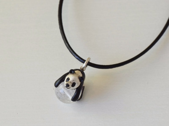 Panda ball pendant Himalayan Crystal leather cord necklace 第2張的照片