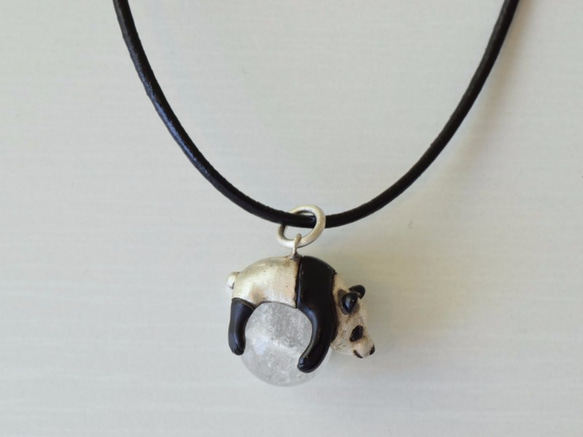 Panda ball pendant Himalayan Crystal leather cord necklace 第3張的照片