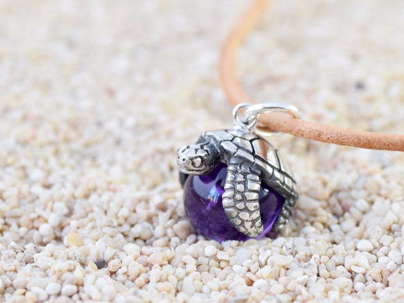 幸福海龜球吊墜配紫水晶皮錶帶項鍊 第1張的照片