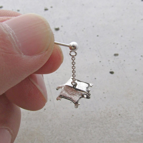 滑空モモンガのピアス イヤリング変更可 ピアス（その他） アウトプッ  