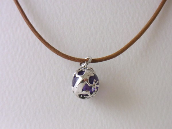 Gecko ball pendant amethyst leather cord necklace 第2張的照片