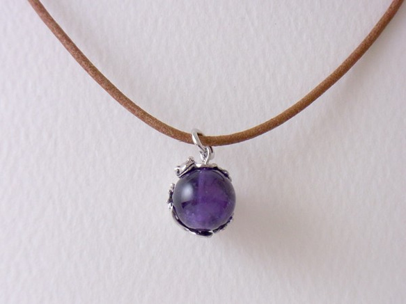 Gecko ball pendant amethyst leather cord necklace 第3張的照片