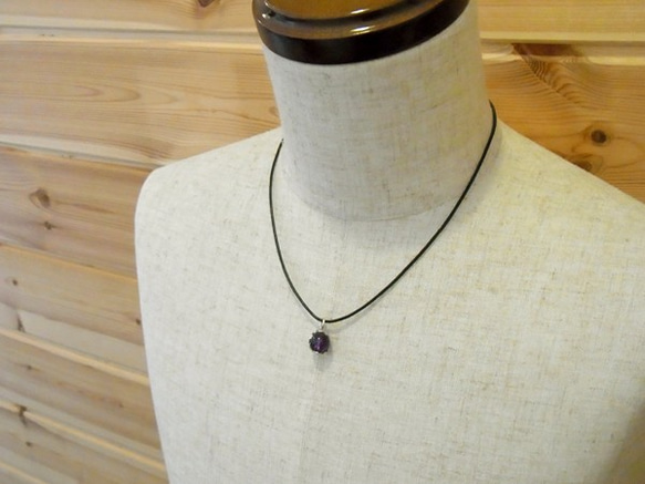 Gecko ball pendant amethyst leather cord necklace 第5張的照片