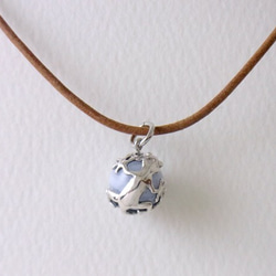 Gecko ball pendant blue lace leather cord necklace 第2張的照片