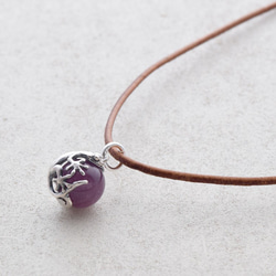 Gecko ball pendant ruby leather cord necklace 第4張的照片