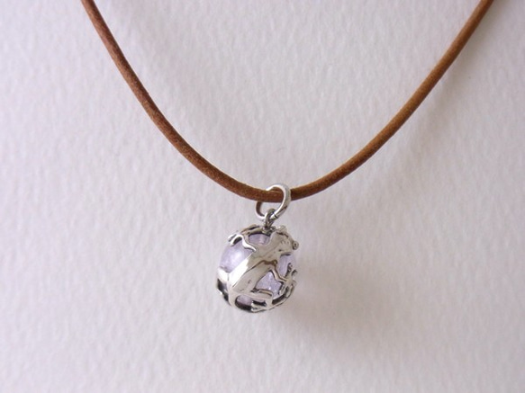 Gecko ball pendant Kunzite leather cord necklace 第2張的照片