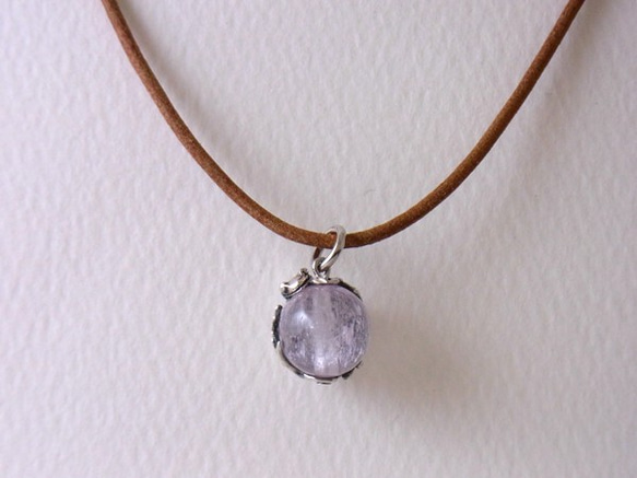 Gecko ball pendant Kunzite leather cord necklace 第3張的照片