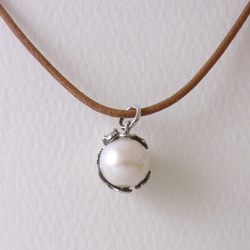 Gecko ball pendant freshwater pearl leather cord necklace 第2張的照片