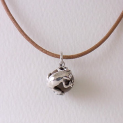 Frog ball pendant bronzite leather cord necklace 第2張的照片