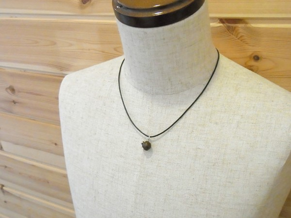 Frog ball pendant bronzite leather cord necklace 第5張的照片