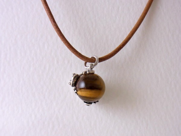 Frog ball pendant Tiger Eye leather cord necklace 第3張的照片